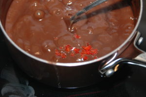 zdjęcie chili dodanego do czekolady